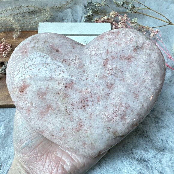 Gorgeous Large Pink Amethyst Heart Carving - Picture 9 of 9